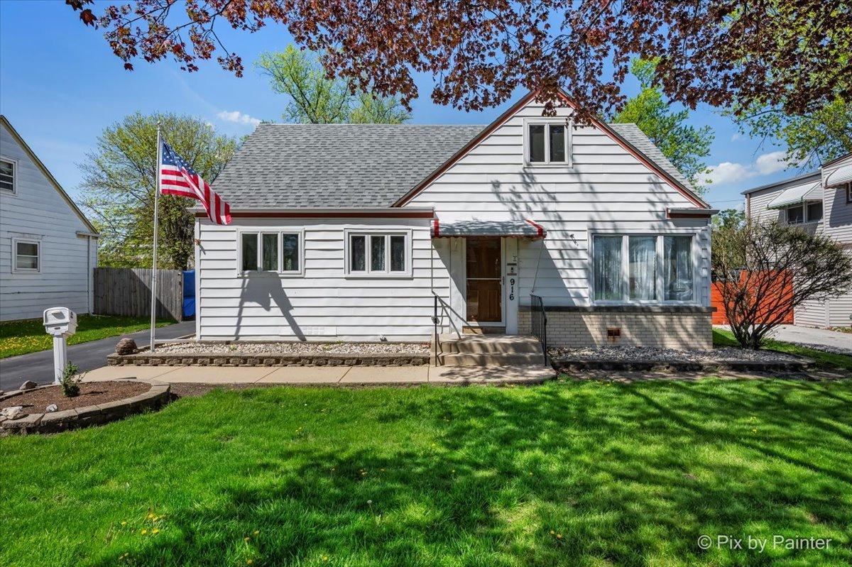 916 N Roberta Ave., Melrose Park, IL 60164