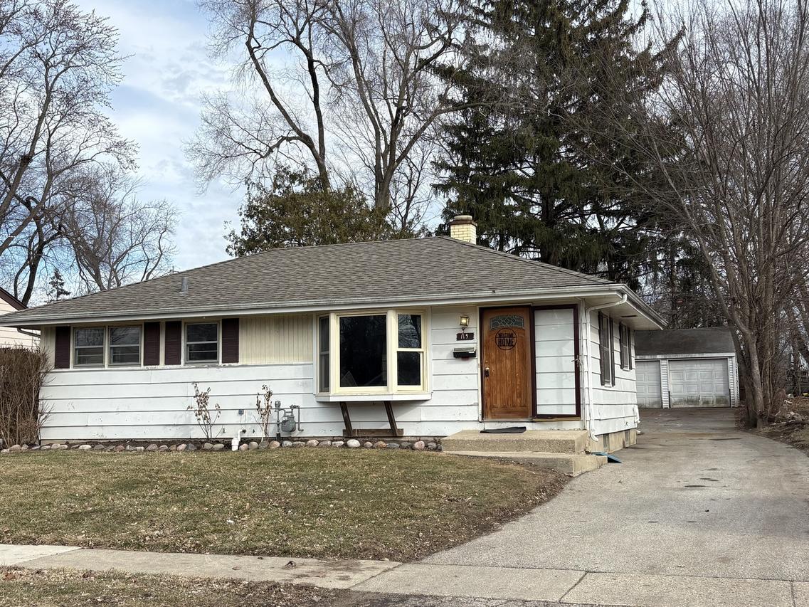 115 N Greenview Ave., Mundelein, IL 60060