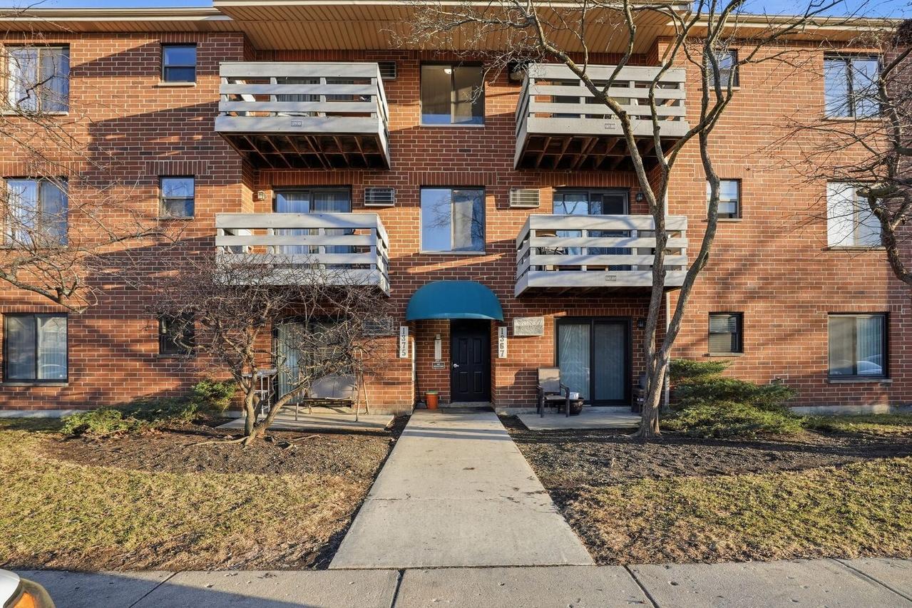 1367 N Winslowe Dr. #204, Palatine, IL 60074