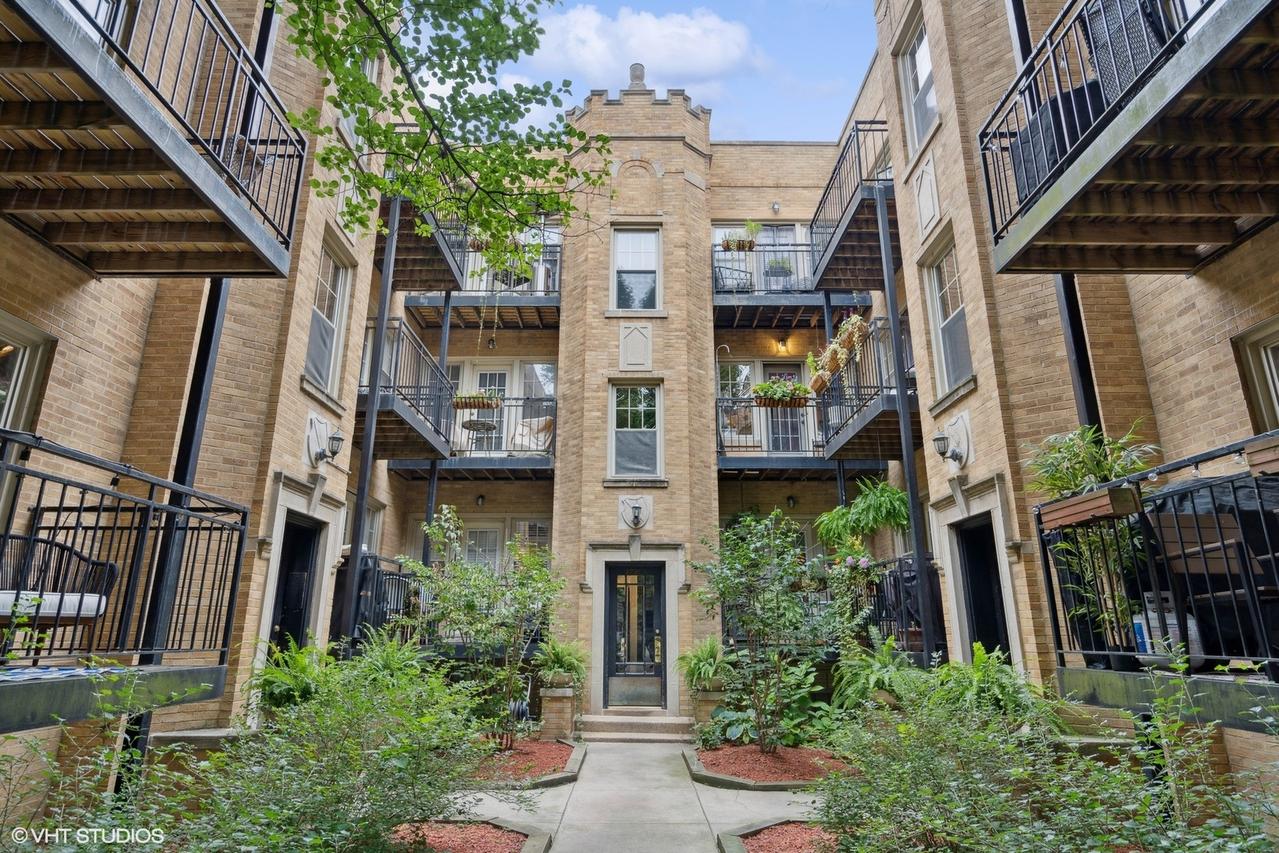 2239.5 N Lincoln Ave. #3B, Chicago, IL 60614