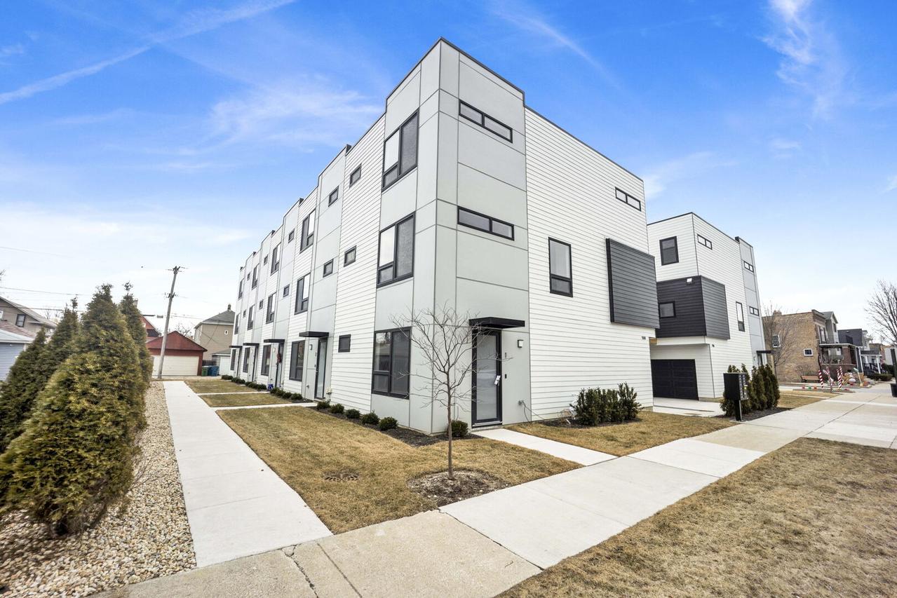 944 Beloit Ave. #2, Forest Park, IL 60130