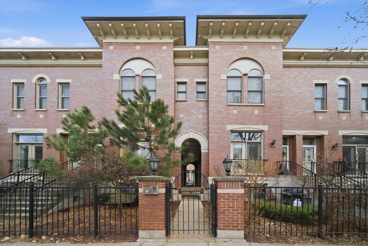 1215 W Lexington St. #J, Chicago, IL 60607