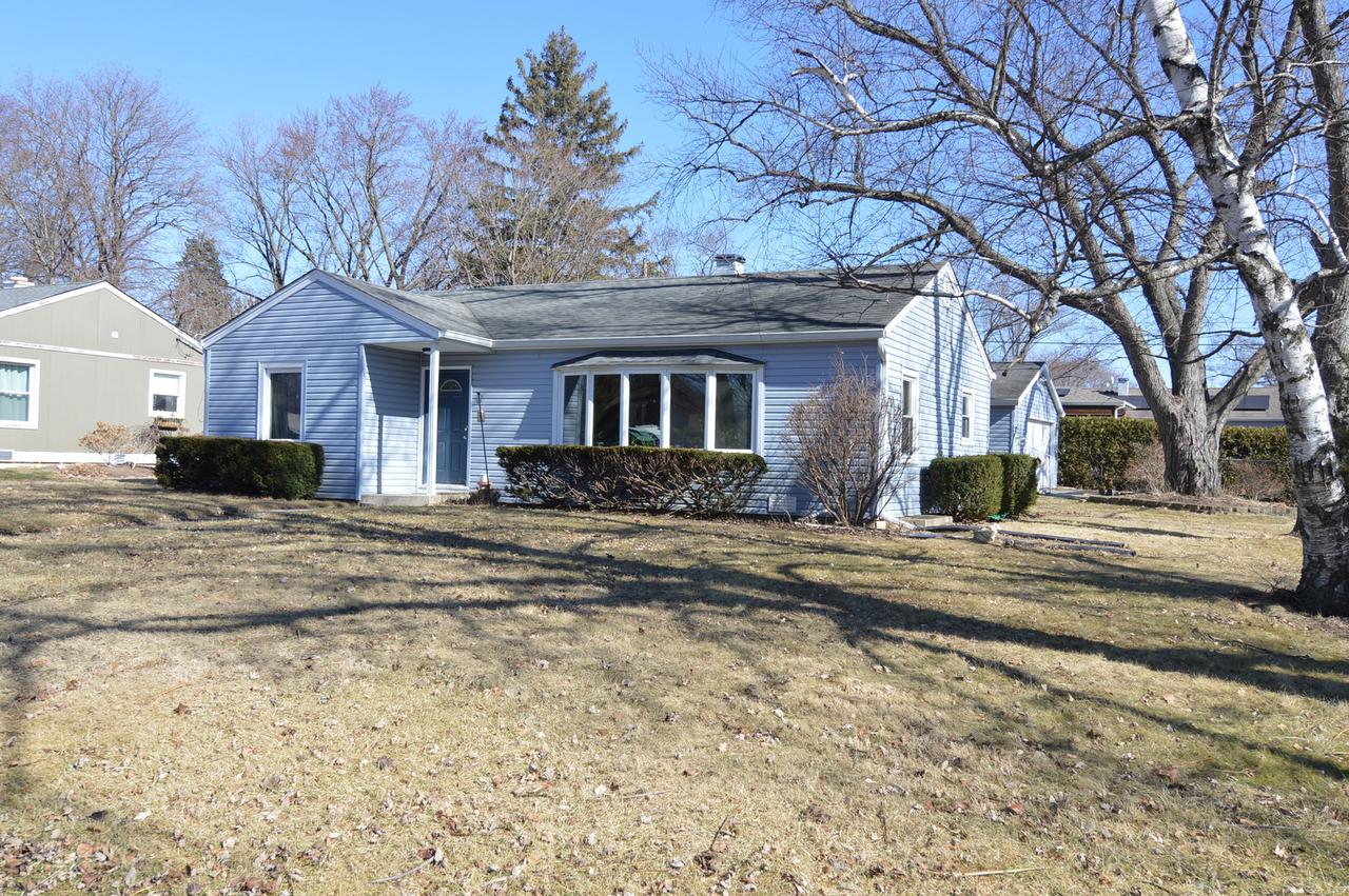 104 N Pleasant Rd., Lake Zurich, IL 60047
