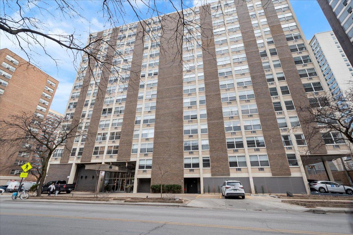 3033 N Sheridan Rd. #1605, Chicago, IL 60657