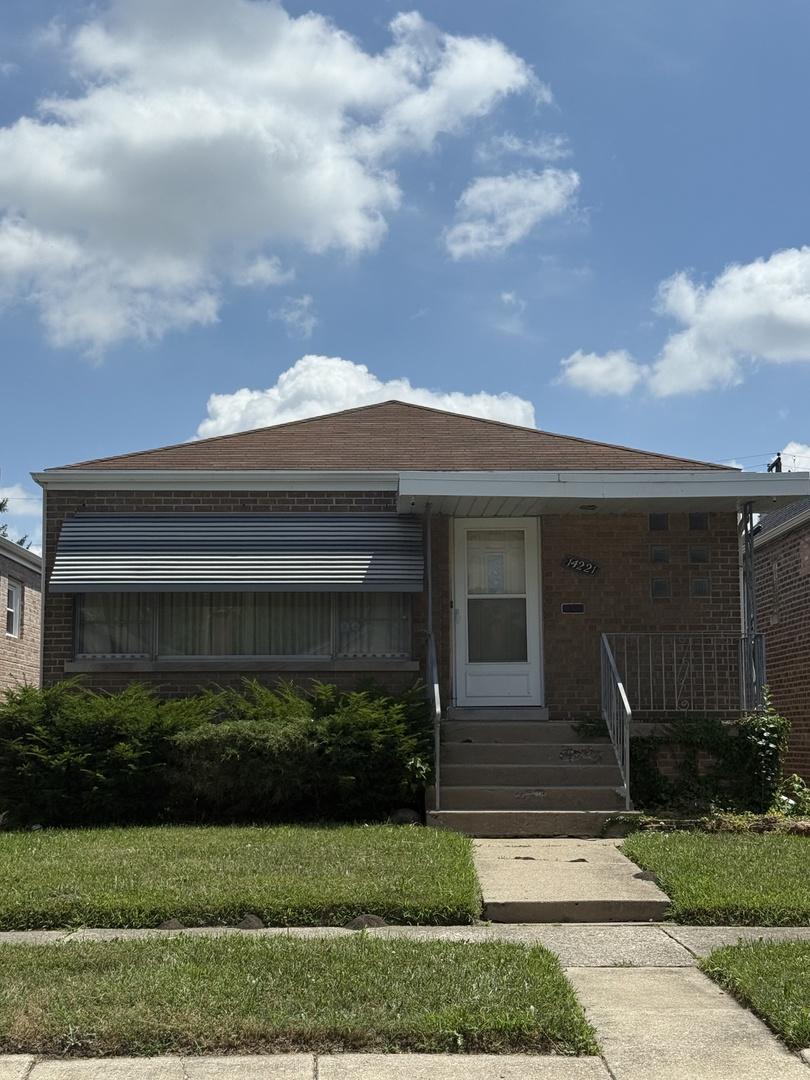 14221 S Emerald Ave., Riverdale, IL 60827