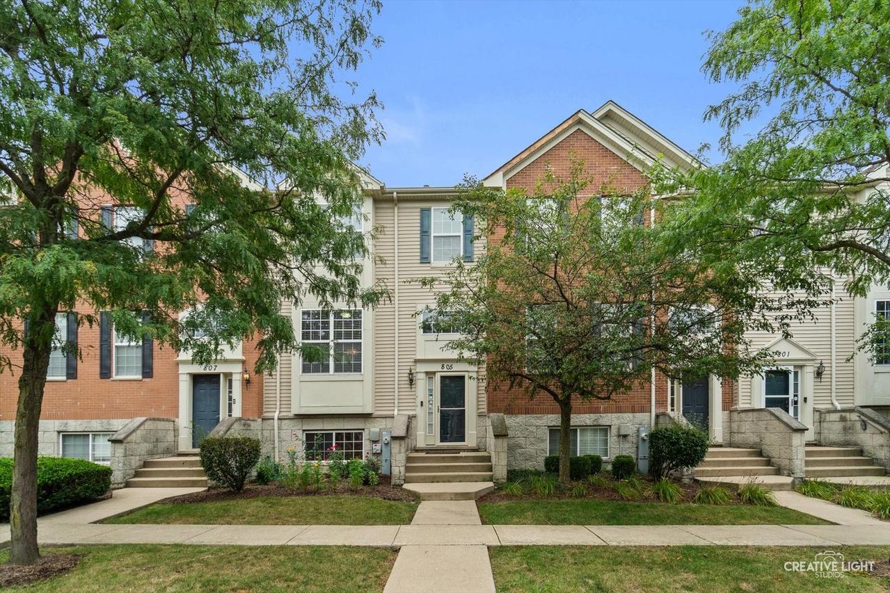 805 Lewisburg Ln., Aurora, IL 60504