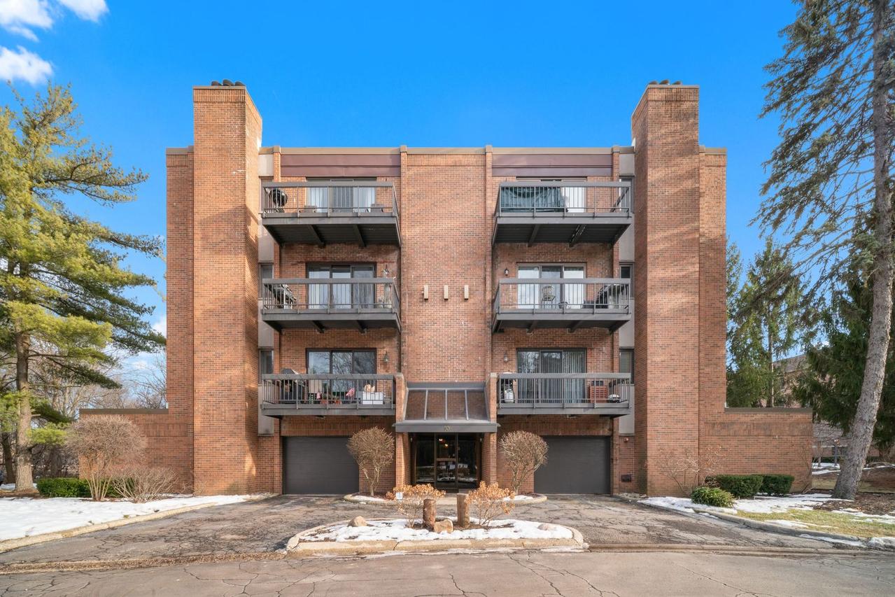 10 Trafalgar Sq. #403, Lincolnshire, IL 60069