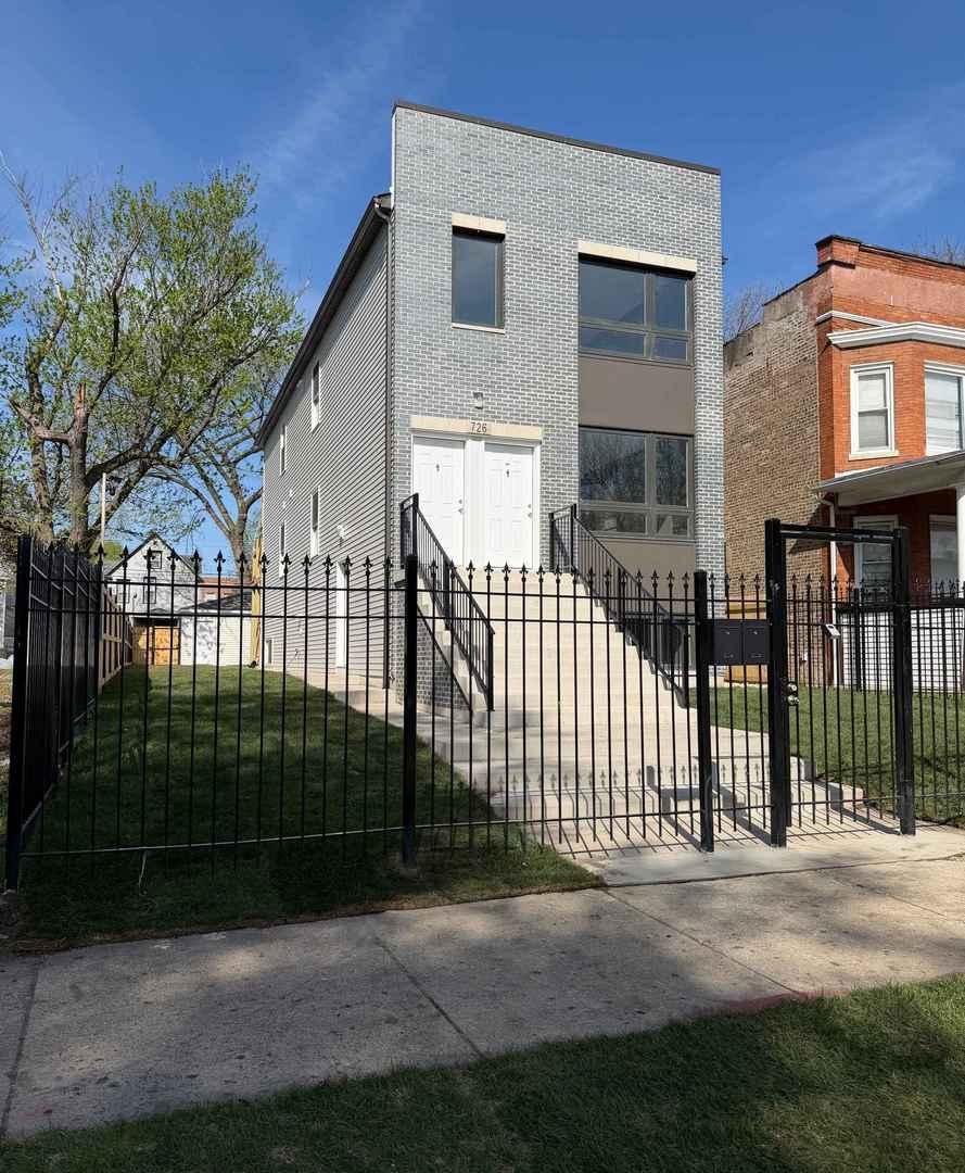 726 N Lotus Ave., Chicago, IL 60644
