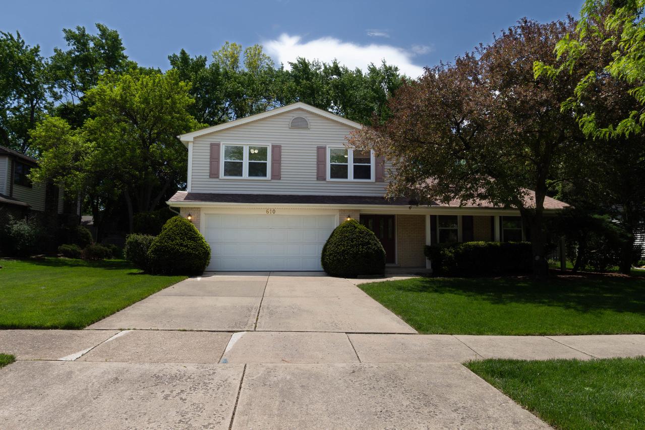 610 Pawnee Ln., Naperville, IL 60563