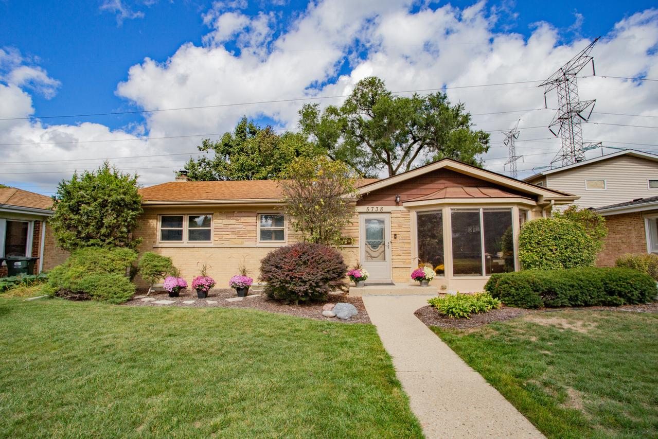5738 Lyons St., Morton Grove, IL 60053