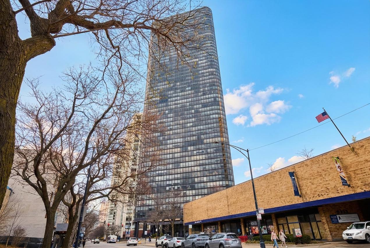 5415 N Sheridan Rd. #1908, Chicago, IL 60640