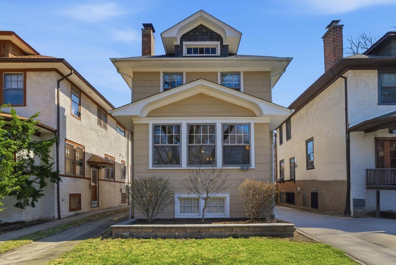 612 N Humphrey Ave., Oak Park, IL 60302