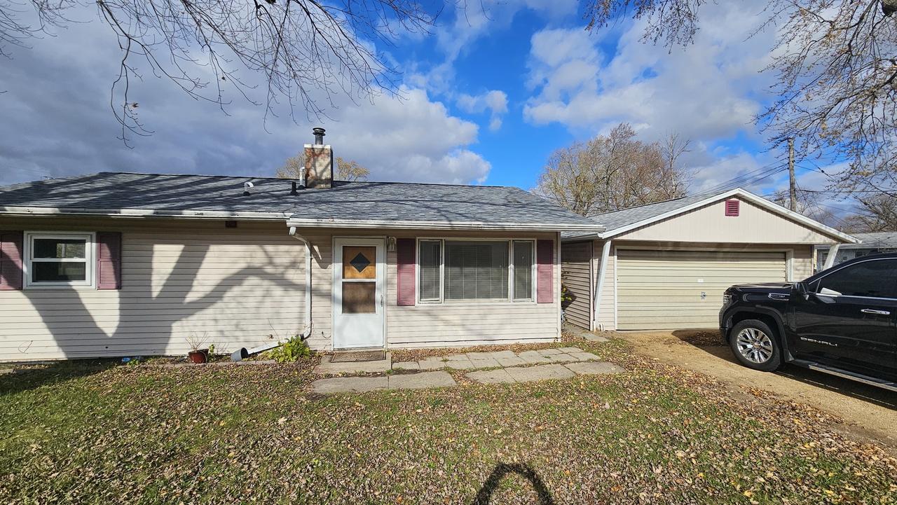 1702 Oak Grove Ave., Sterling, IL 61081