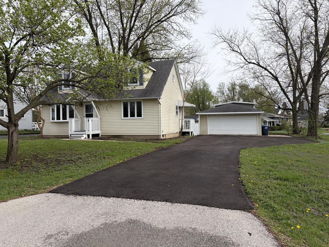 321 Janet Ave., Darien, IL 60561