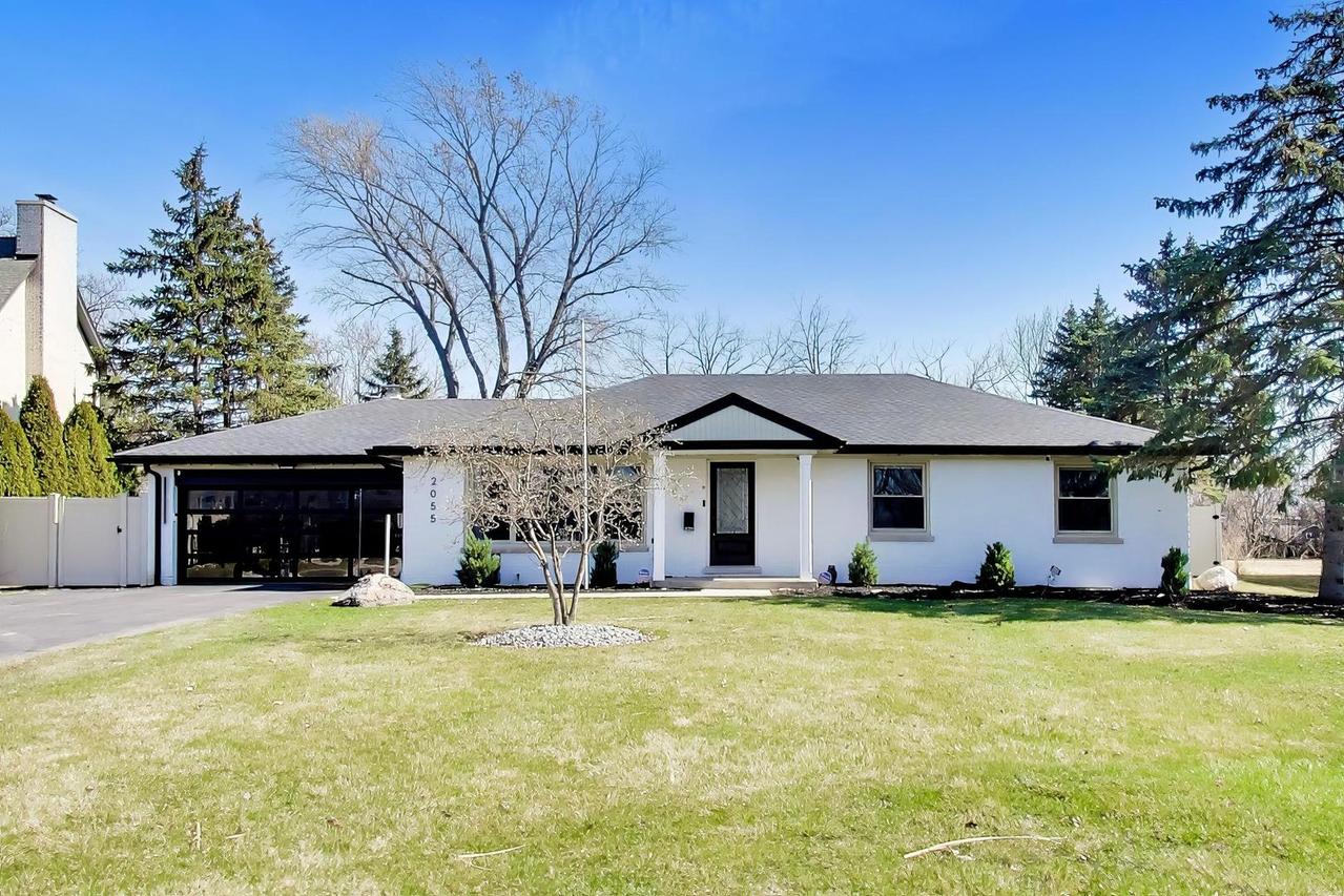 2055 Walnut Cir., Northbrook, IL 60062
