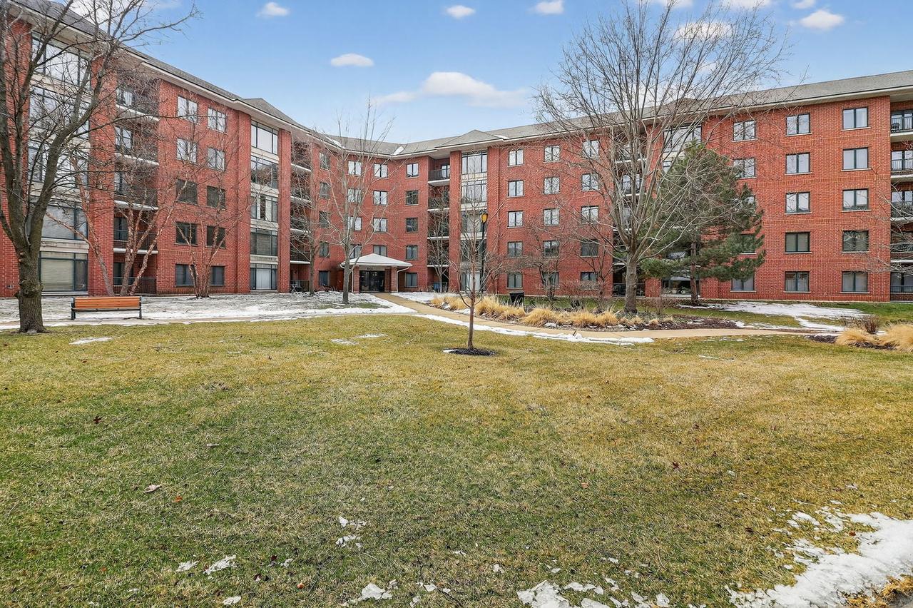 865 E 22nd St. #B412, Lombard, IL 60148