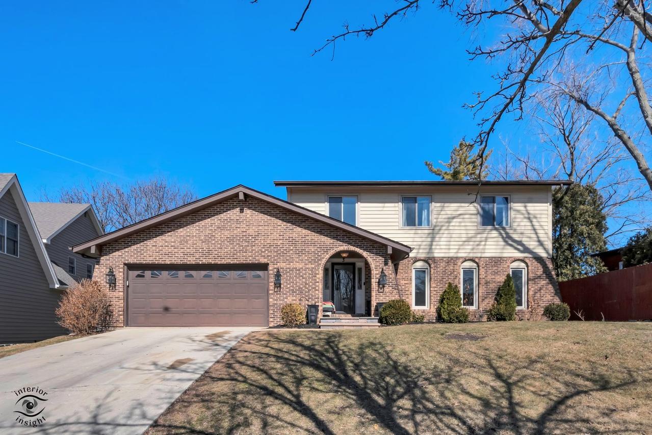3 Hobson Ct., Woodridge, IL 60517