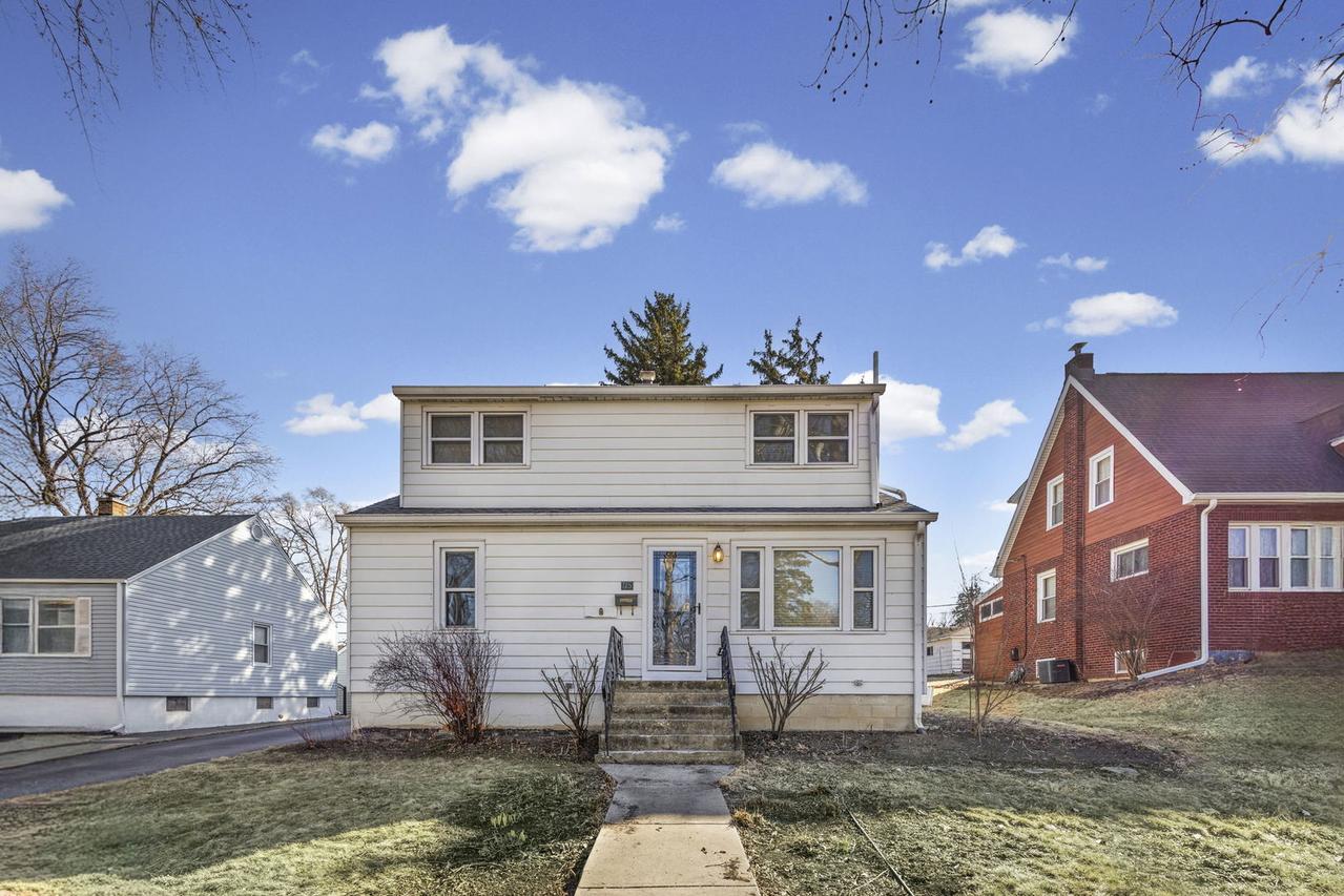 115 N Park St., Westmont, IL 60559