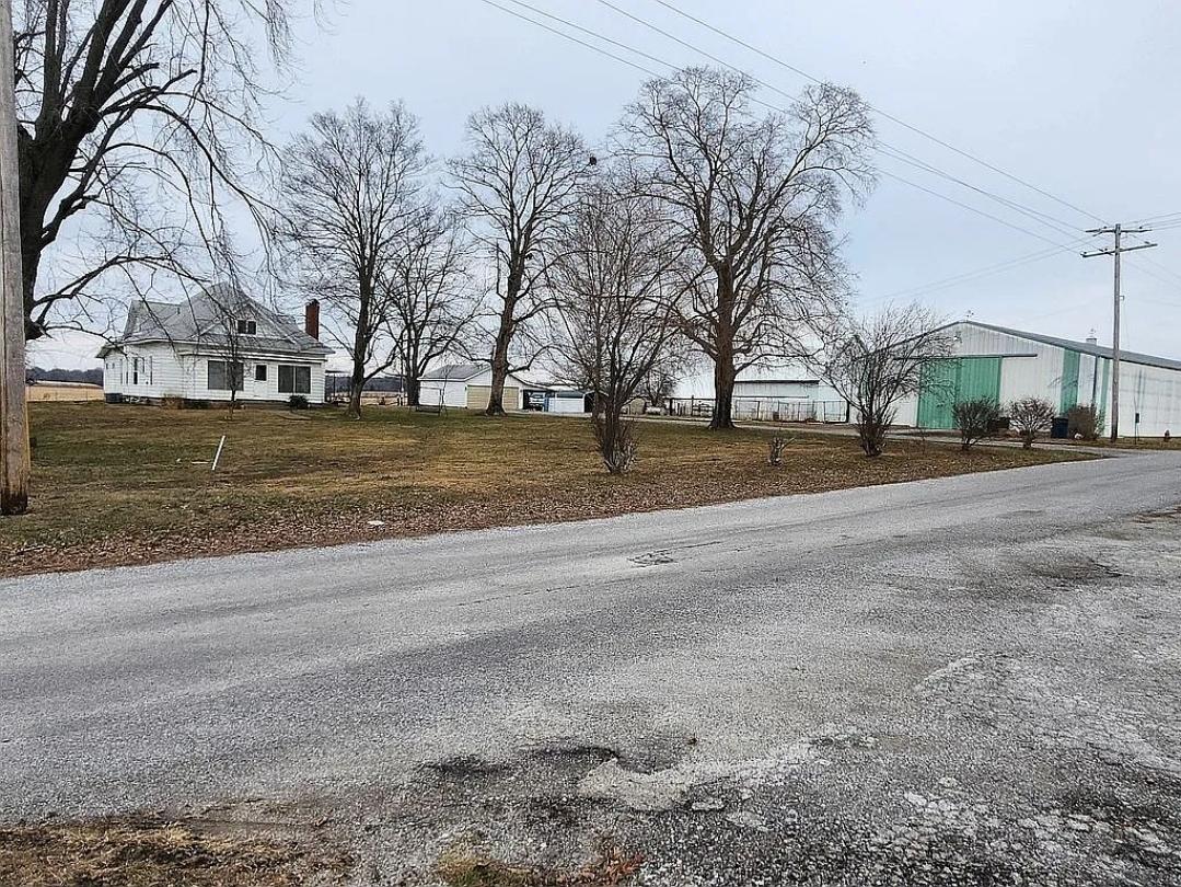 1100 John Stelle Rd., Mcleansboro, IL 62859