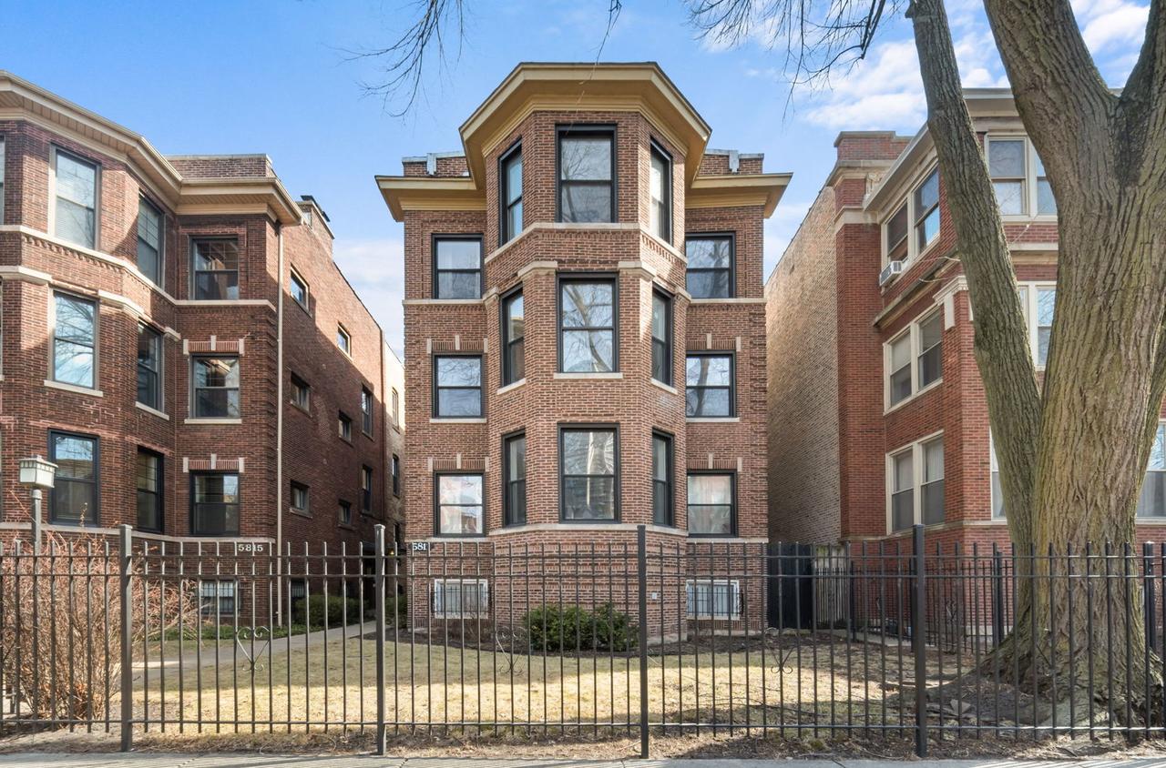 5811 N Winthrop Ave., Chicago, IL 60660