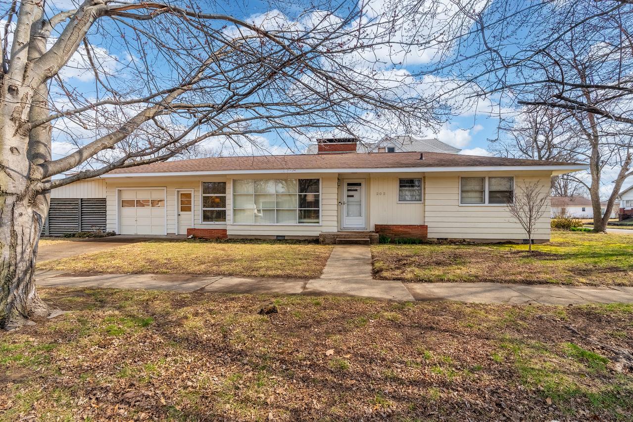 202 N 21st St., Murphysboro, IL 62966