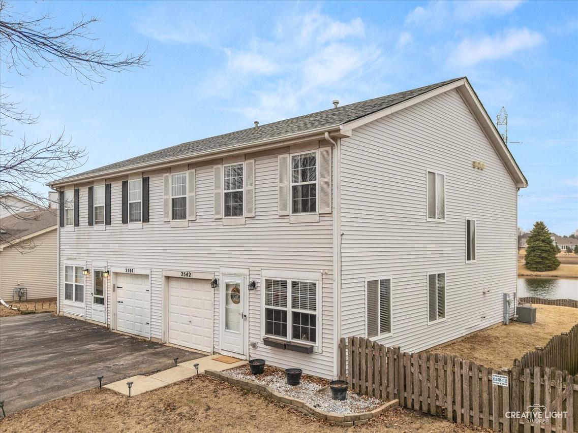 2542 Stonybrook Dr., Plainfield, IL 60586