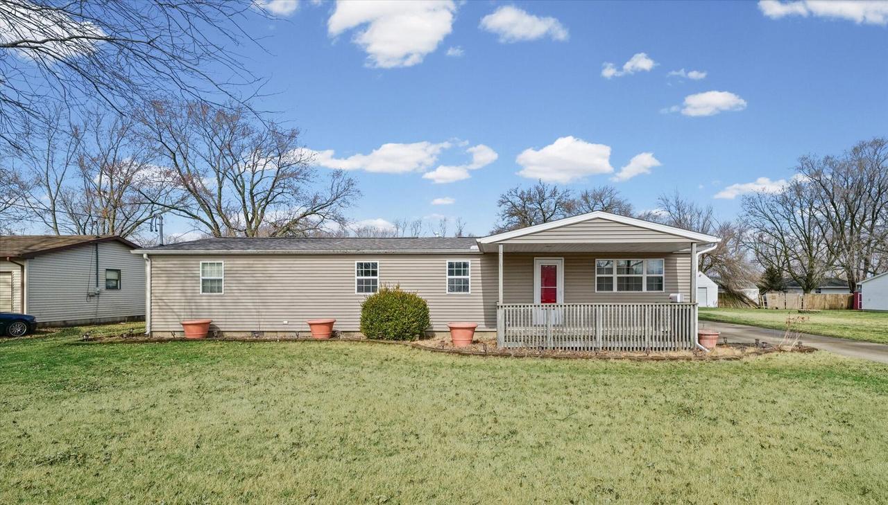 1095 Eastview Dr., Paxton, IL 60957