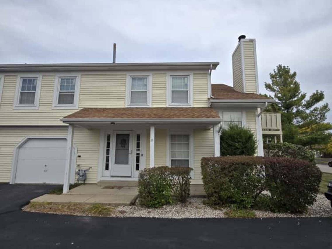 216 Whitewood Dr., Streamwood, IL 60107