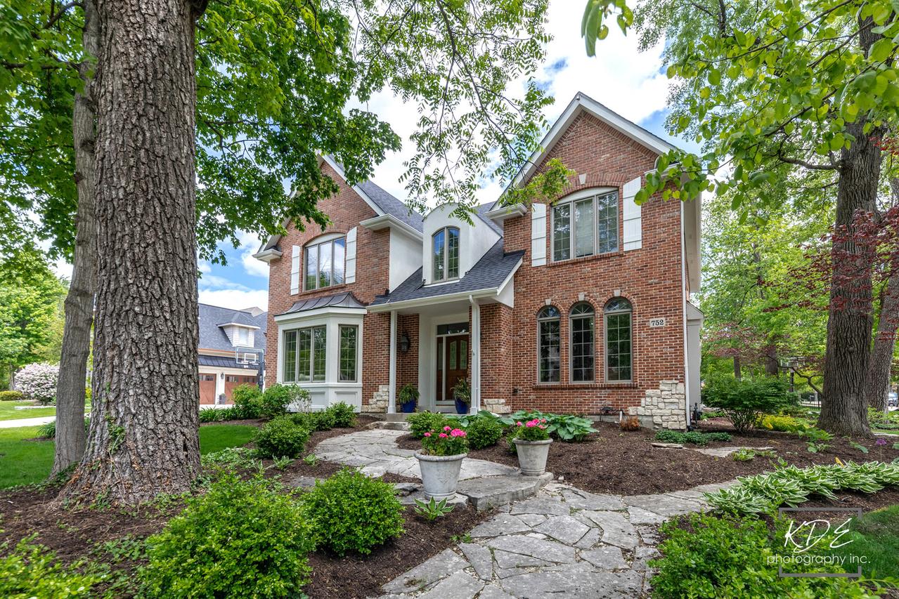 752 S Julian St., Naperville, IL 60540