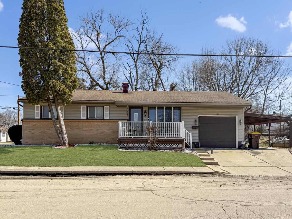 1305 S Prairie Ave., Freeport, IL 61032