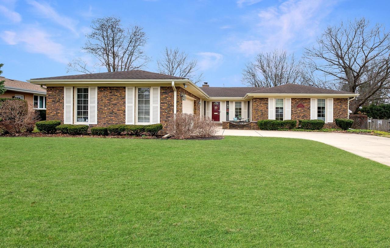 1107 W Francis Dr., Arlington Heights, IL 60005