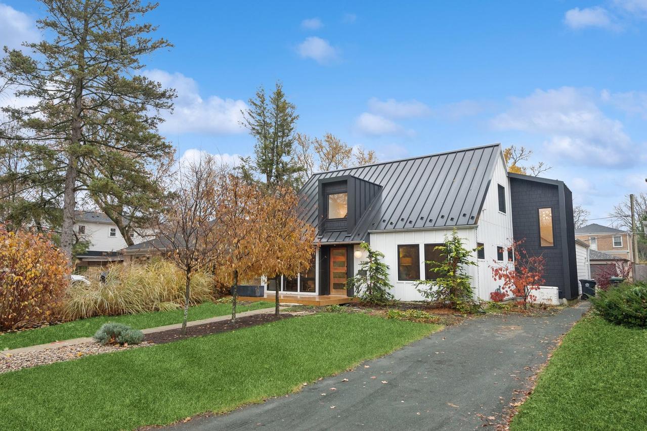 3310 Hayes St., Evanston, IL 60201