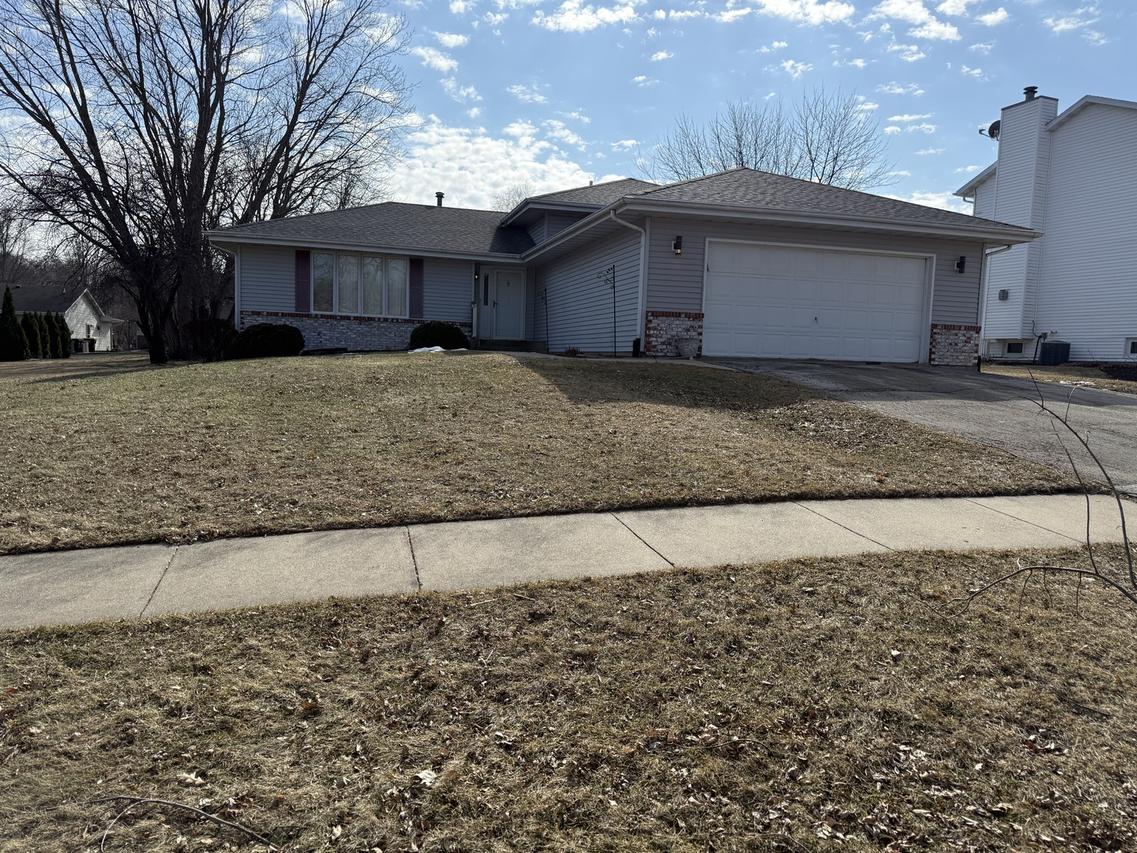 2215 Wheatland Ter., Freeport, IL 61032
