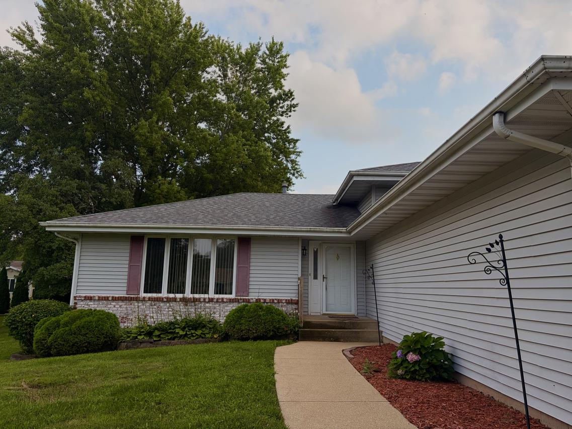 2215 Wheatland Ter., Freeport, IL 61032
