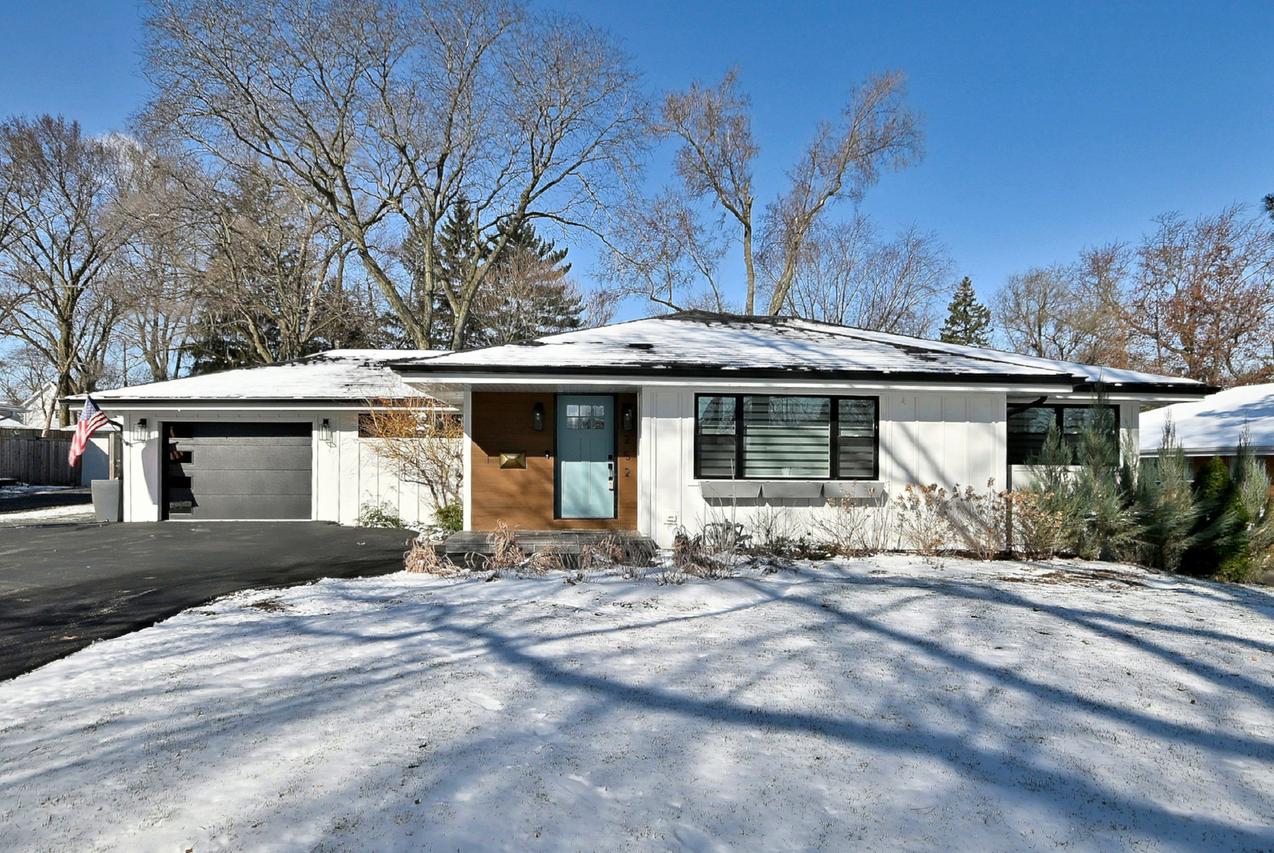 252 Ann St., Clarendon Hills, IL 60514