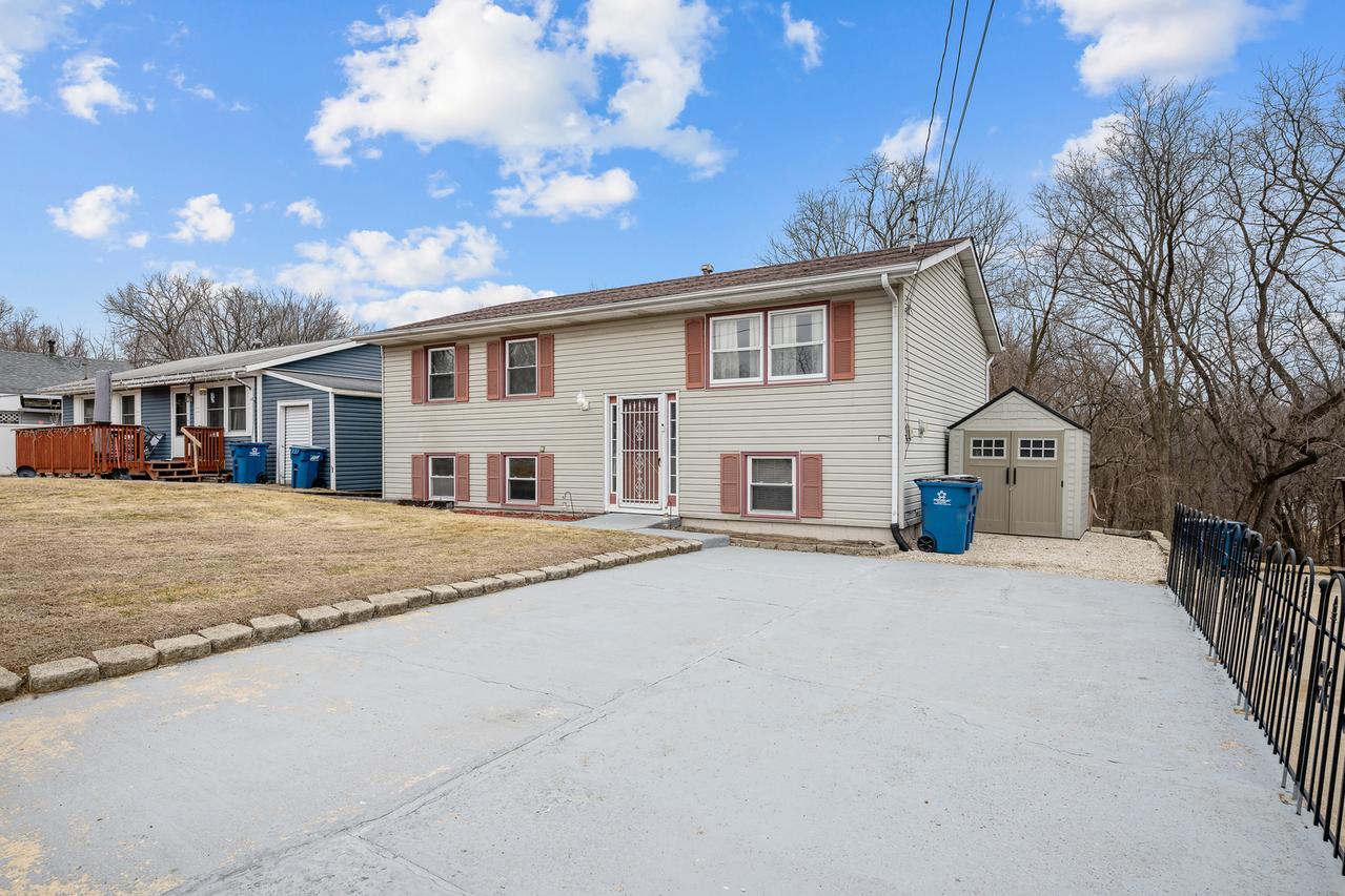 104 Girard St., Port Byron, IL 61275