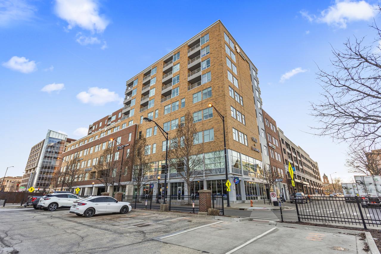 301 N Neil St. #904, Champaign, IL 61820