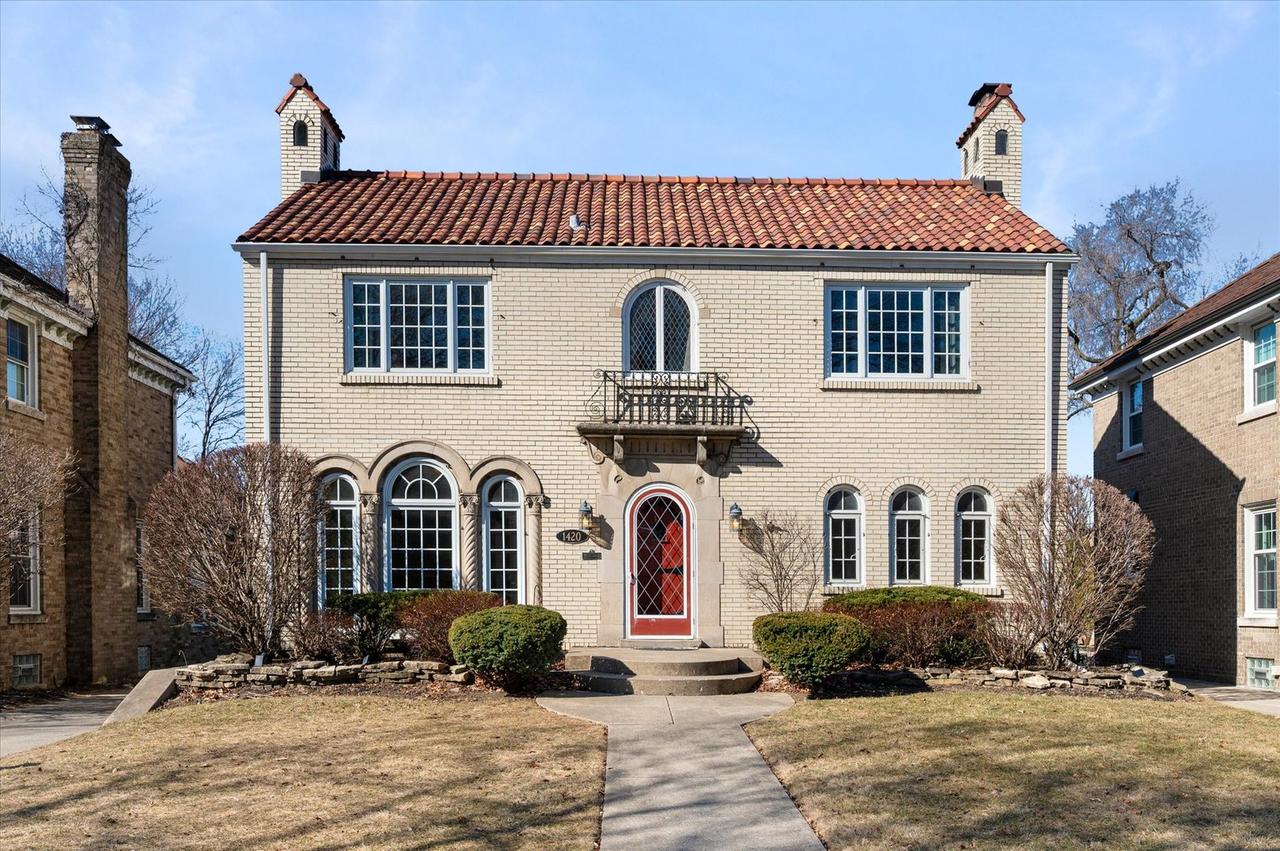 1420 Bonnie Brae Pl., River Forest, IL 60305