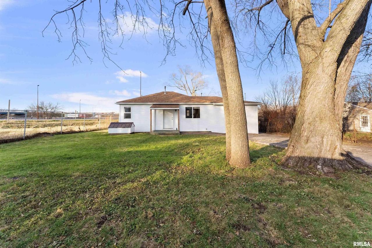 3221 66th Ave., Moline, IL 61265