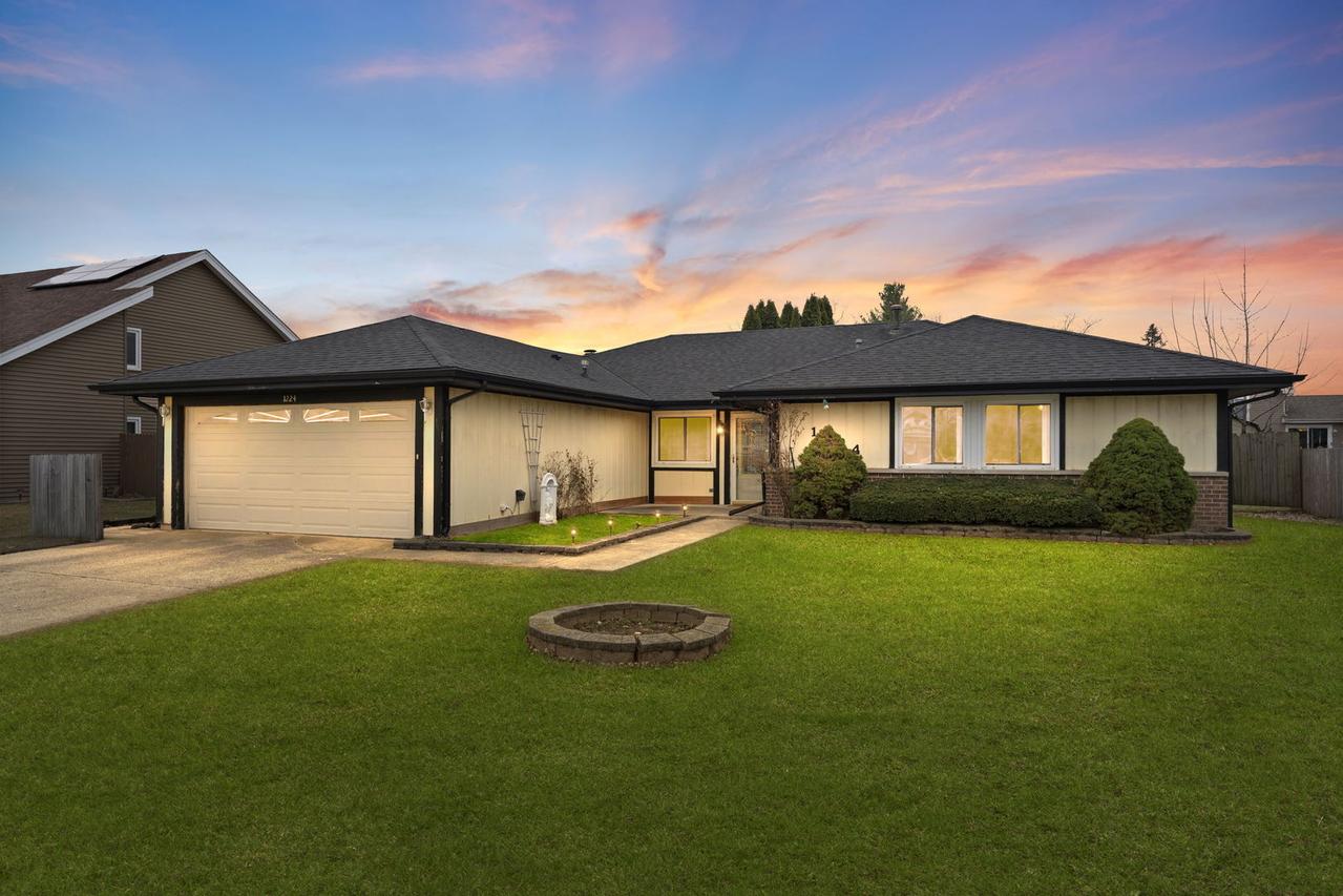 1224 Hialeah Ln., Hanover Park, IL 60133