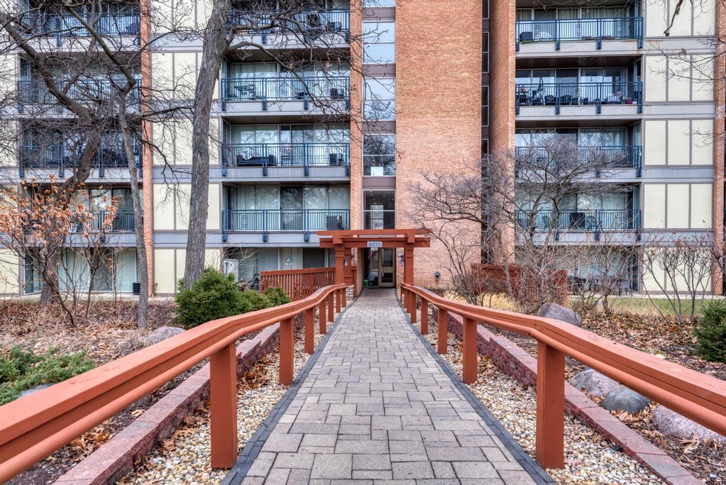 6010 Oakwood Dr. #3B, Lisle, IL 60532