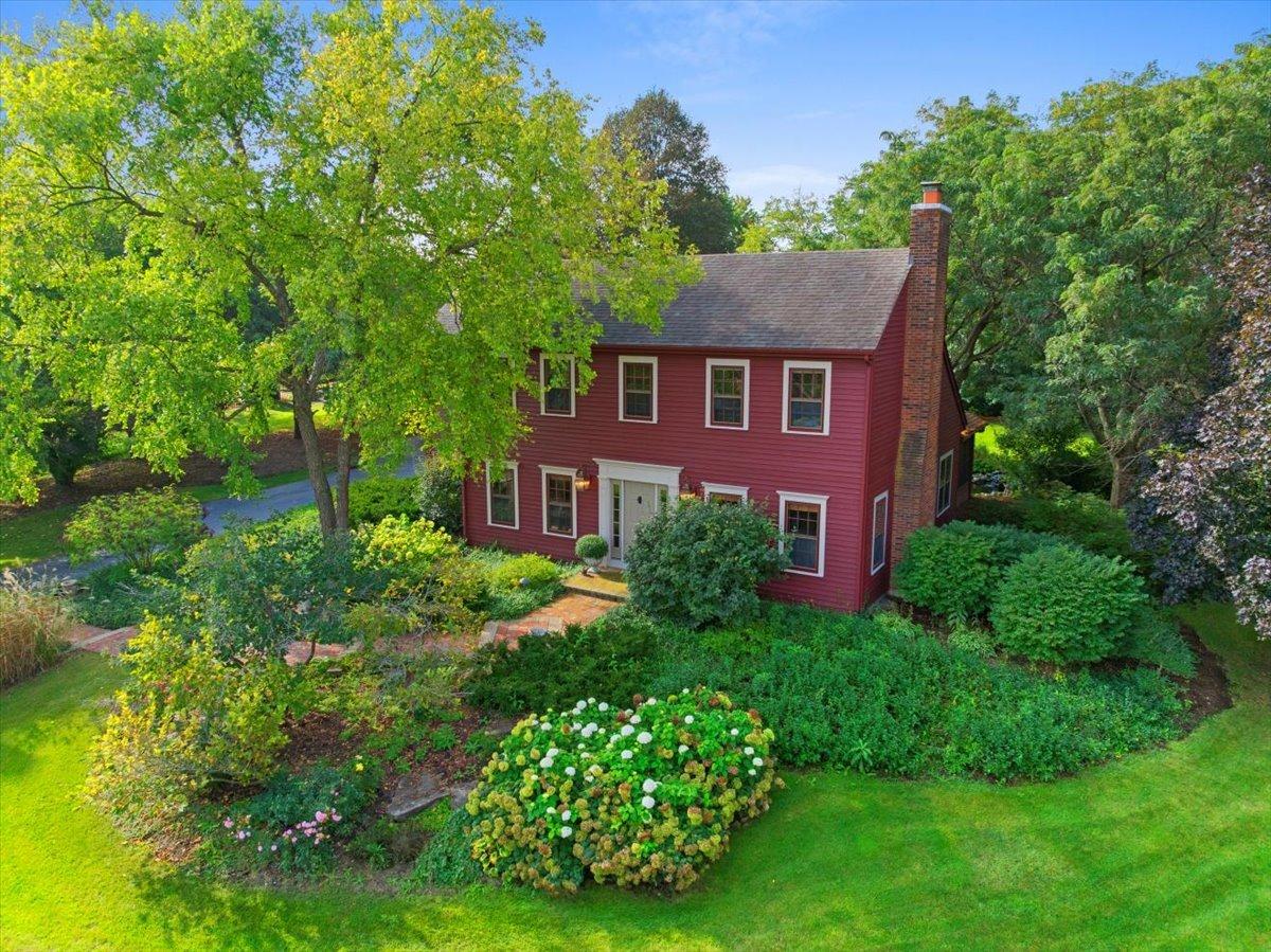 39W113 Ridge Line Rd., St. Charles, IL 60175