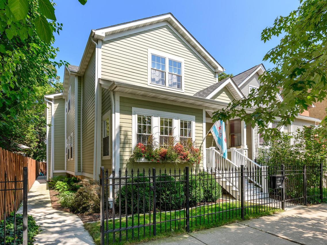 2852 W Fletcher St., Chicago, IL 60618