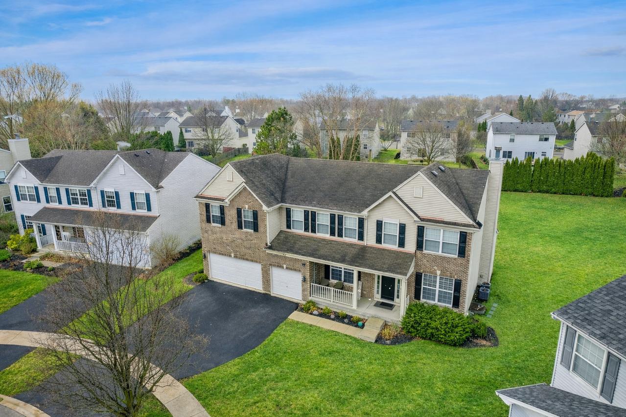 82 Brentwood Dr., Gilberts, IL 60136