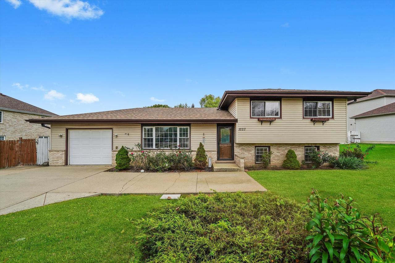 1227 S Roselle Rd., Schaumburg, IL 60193