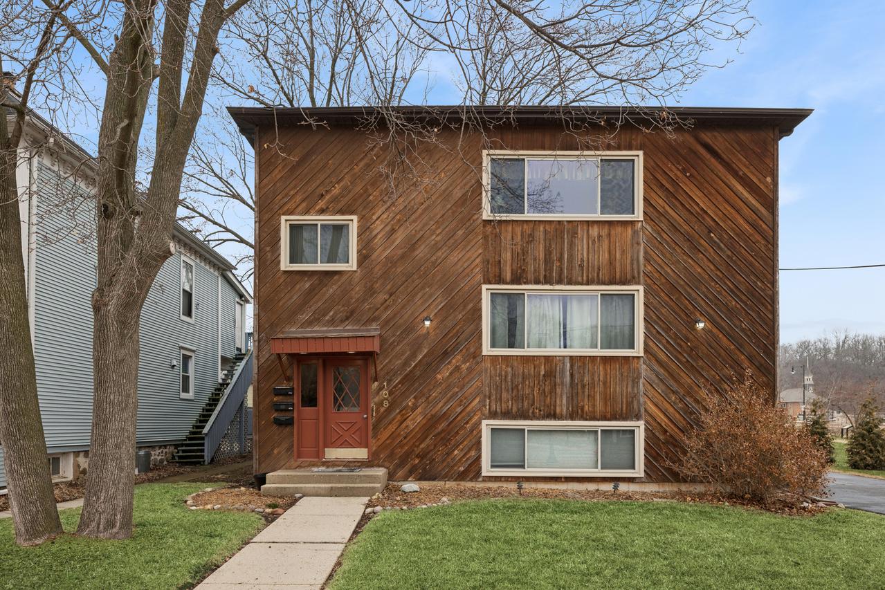 108 La Fox Dr., Algonquin, IL 60102