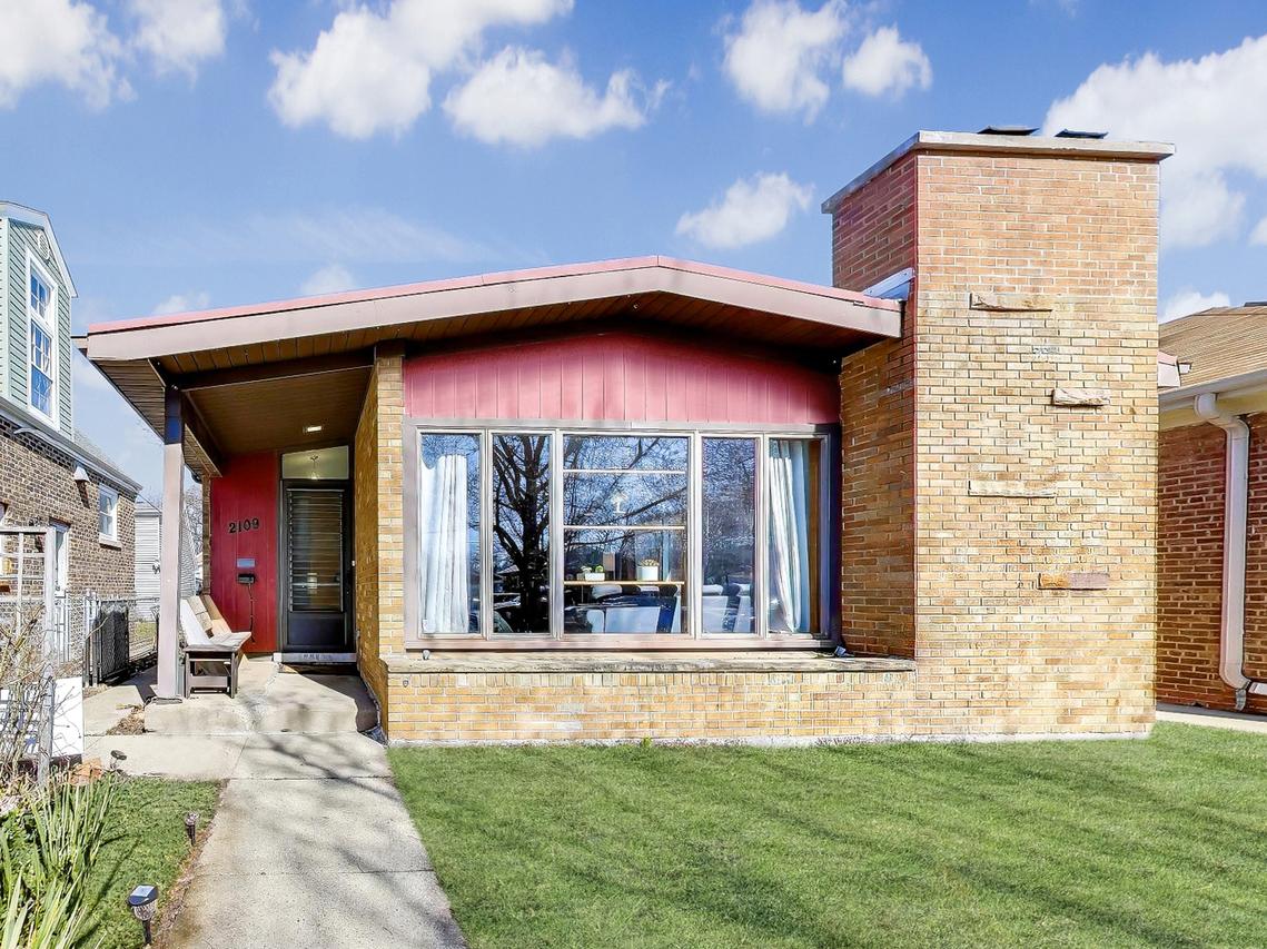 2109 Dobson St., Evanston, IL 60202