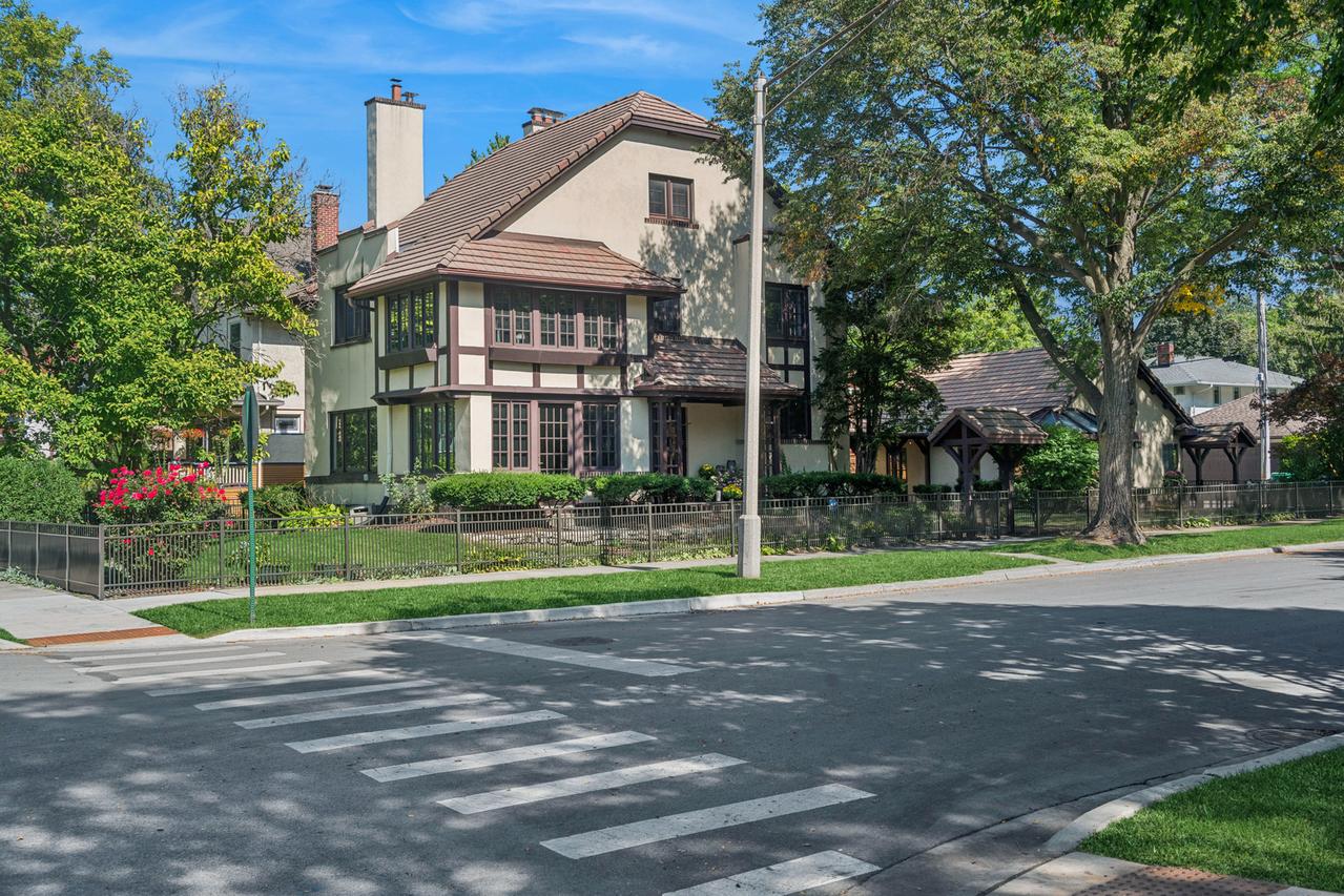 800 N Oak Park Ave., Oak Park, IL 60302
