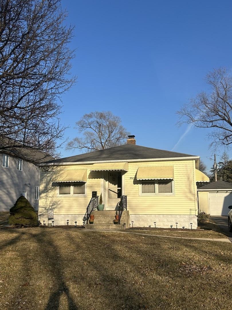 952 N Loomis St., Naperville, IL 60563