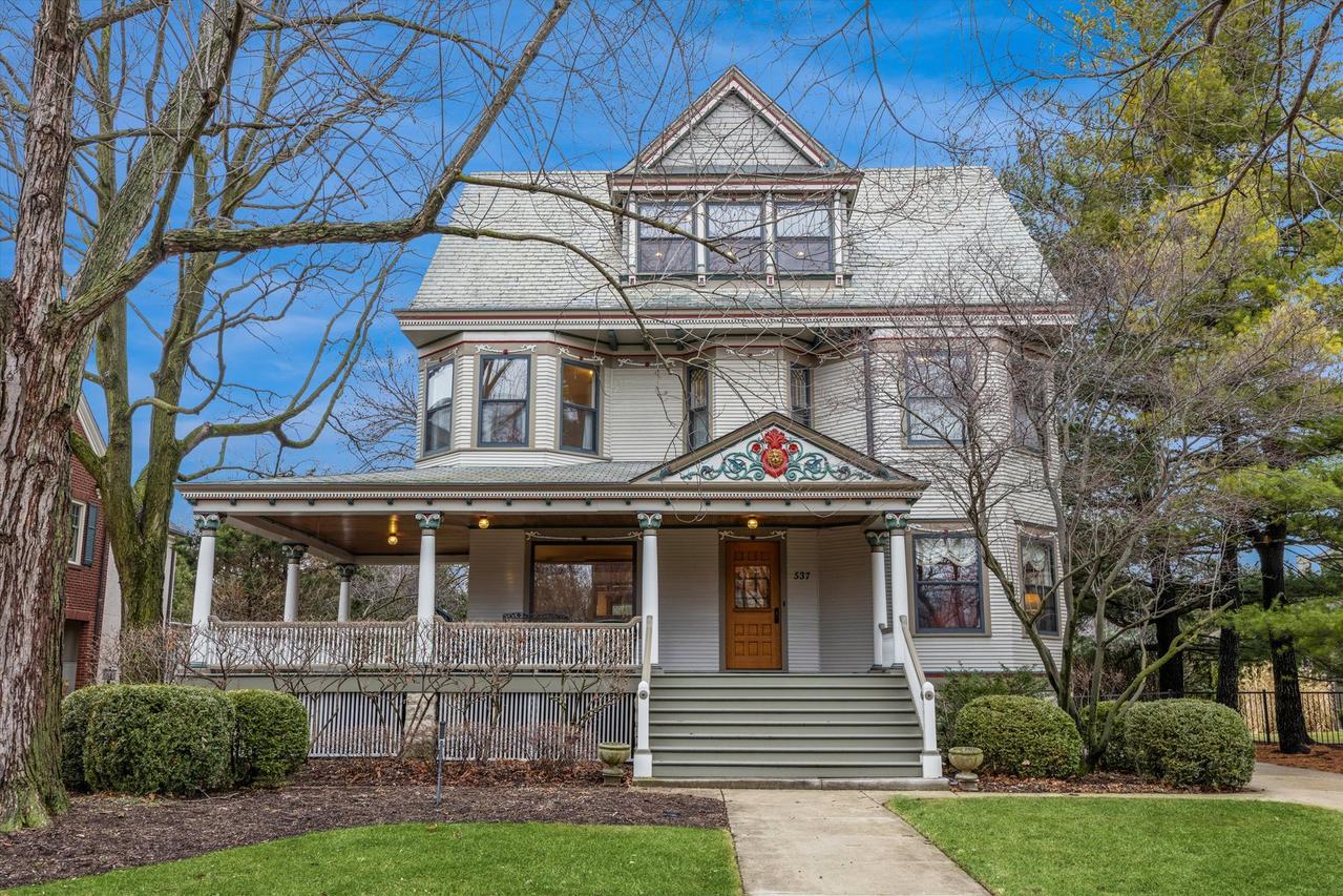 537 N Euclid Ave., Oak Park, IL 60302